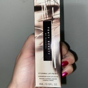 Fenty Beuaty Stunna Lip Paint in shade Uncuffed 03